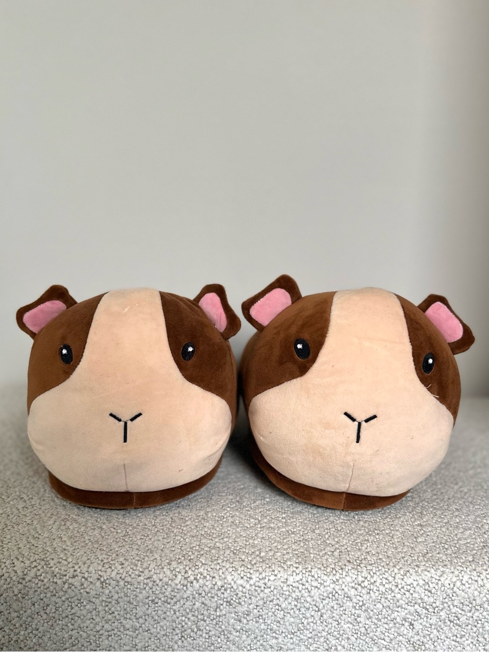 GuineaDad Ultra Plush Adorable Guinea Pig Slippers - Picture 4 of 10